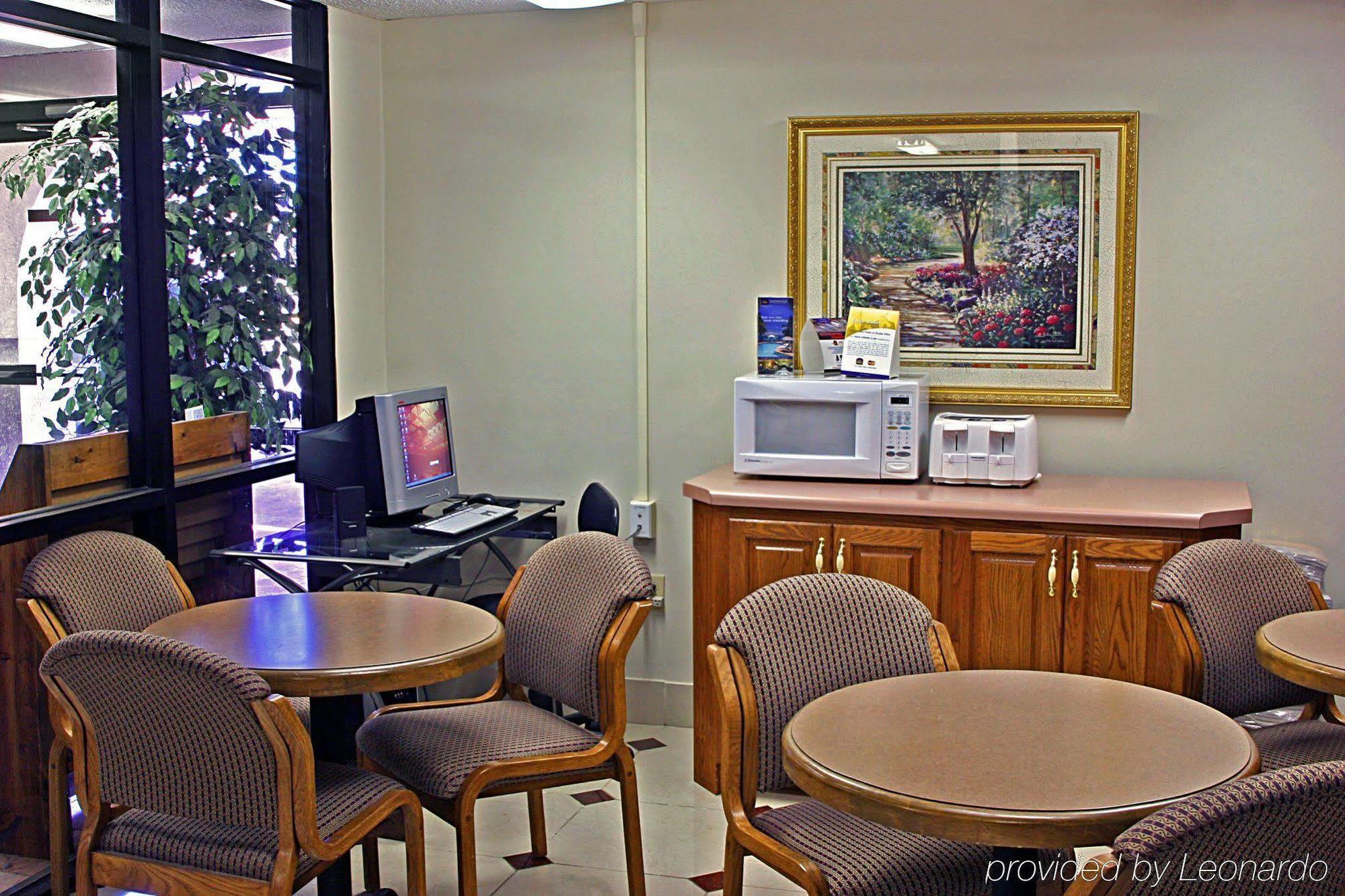 Days Inn & Suites By Wyndham Starkville Restaurant photo